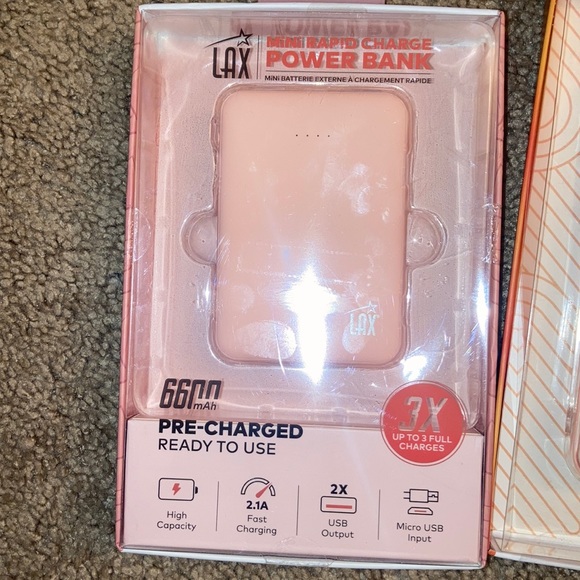All for $30 or best offer/power bank,iPhone 11 pro and earbuds. - Picture 3 of 14